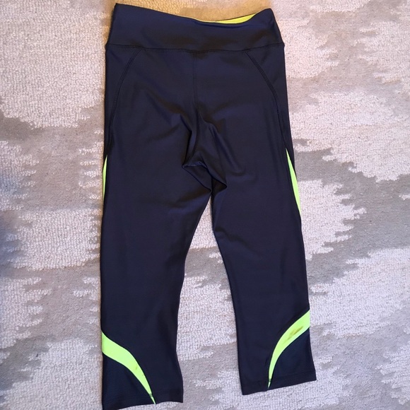 3-Piece Zuzuzen Workout Set - Legging, Tank, Bra - Picture 5 of 8